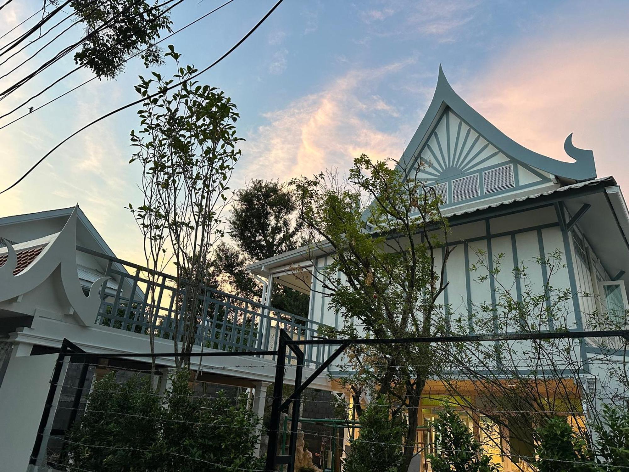 Baan Debtida Hotel Banguecoque Exterior foto
