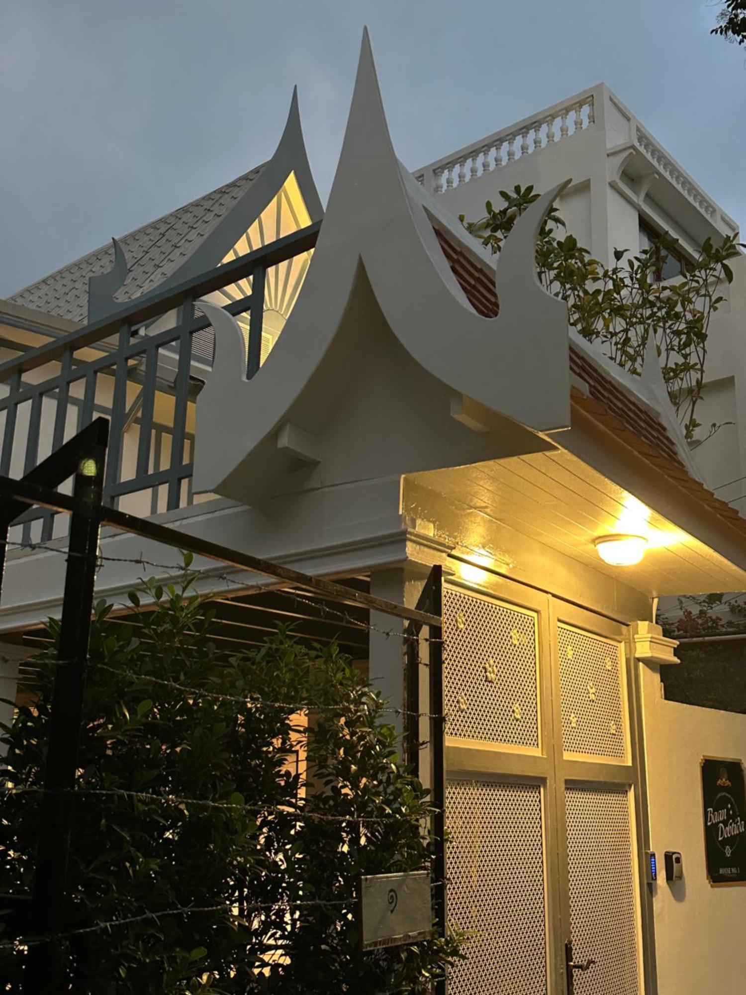 Baan Debtida Hotel Banguecoque Exterior foto